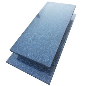 Nagrobek pojedynczy minimalistyczny i nowoczesny wykonany z granitu Labrador Blue Pearl