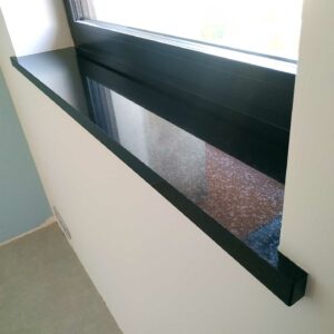 Parapet okienny z granitu Szwed