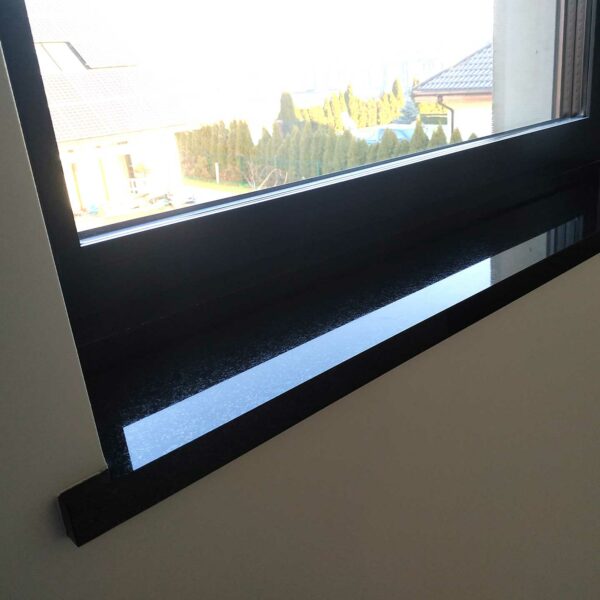 Parapet okienny z granitu Szwed